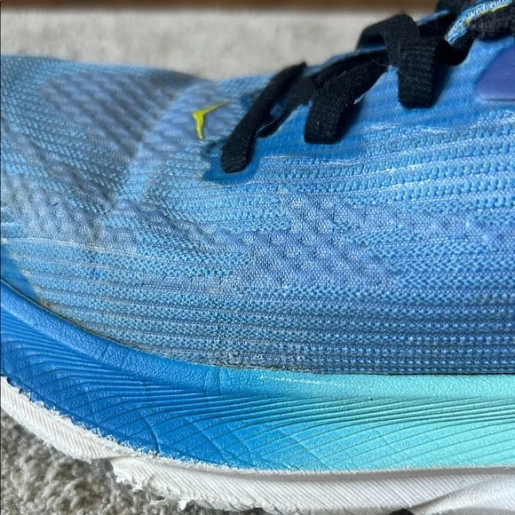 Boys Hoka Clifton Shoes size 3.5 - Picture 5 of 9